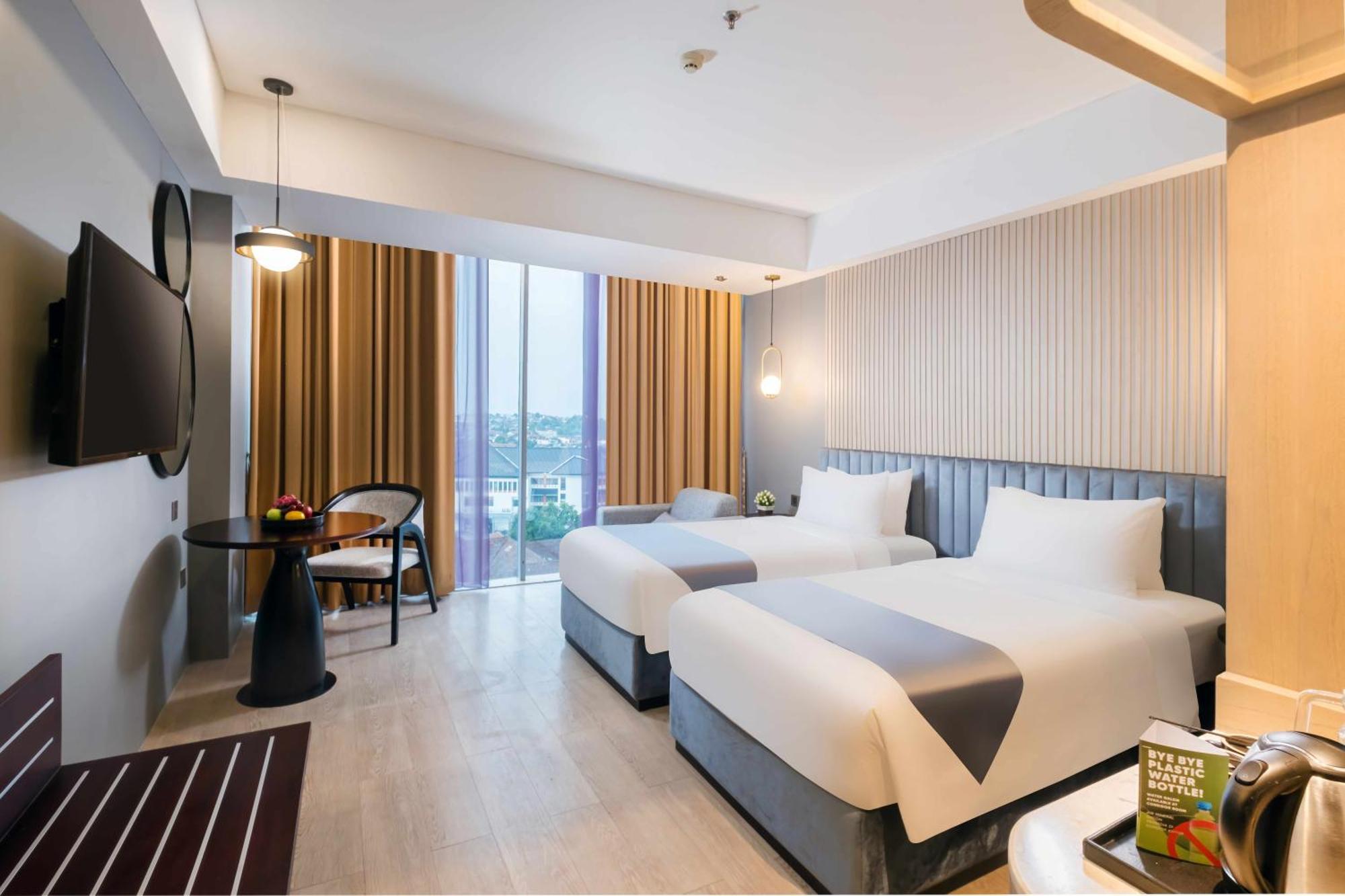 Grand Edge Hotel Semarang Exterior photo