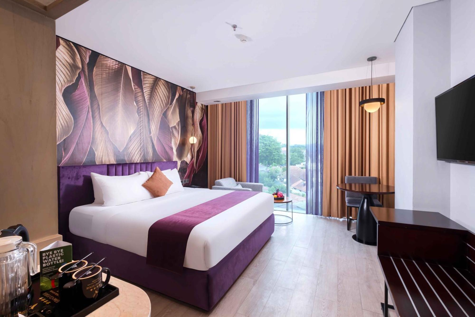 Grand Edge Hotel Semarang Exterior photo