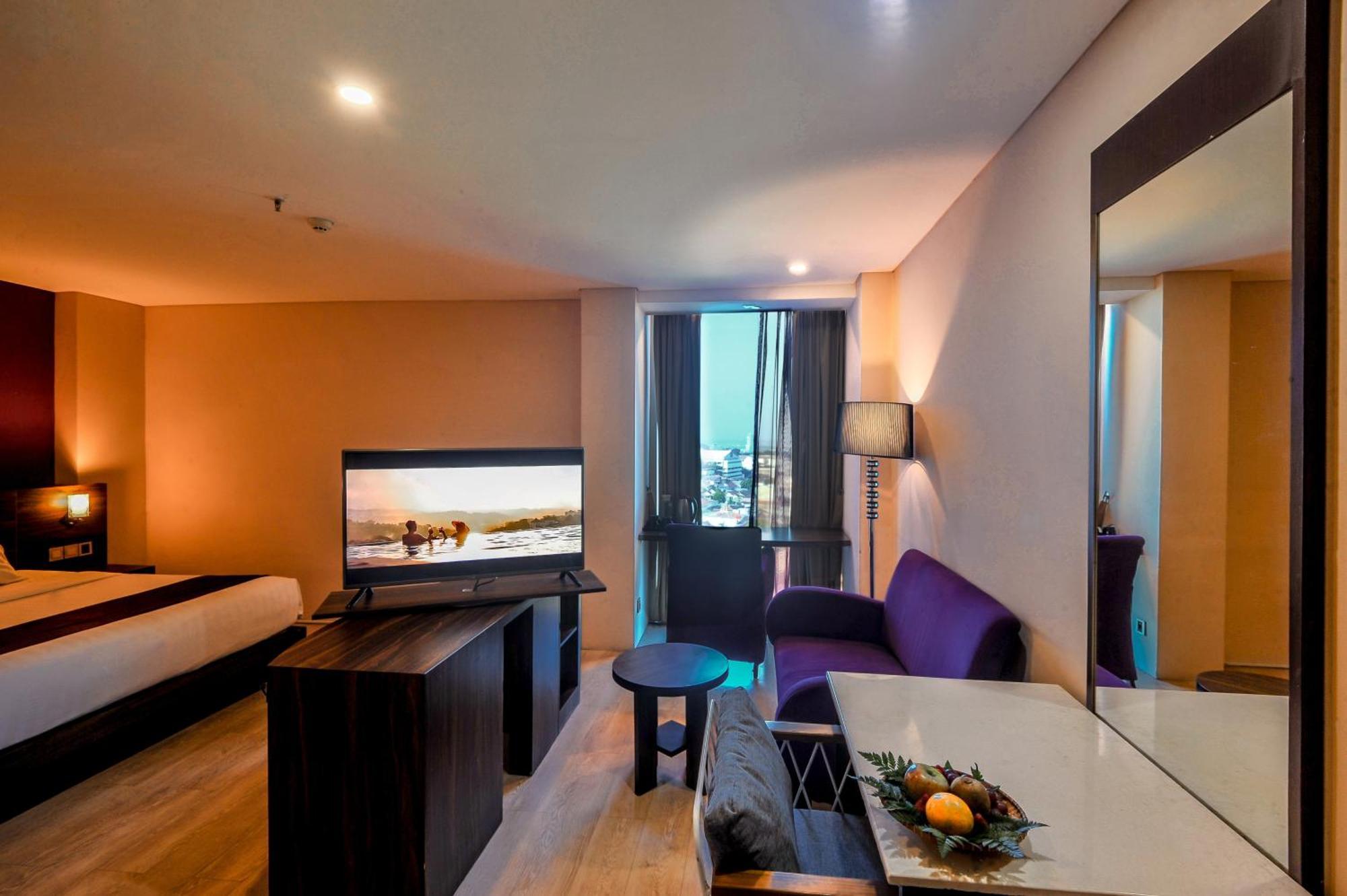 Grand Edge Hotel Semarang Exterior photo